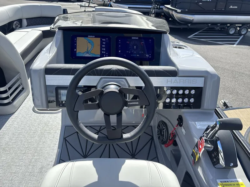 Slide: The Image of Harris Grand Mariner 250 2025 - 12