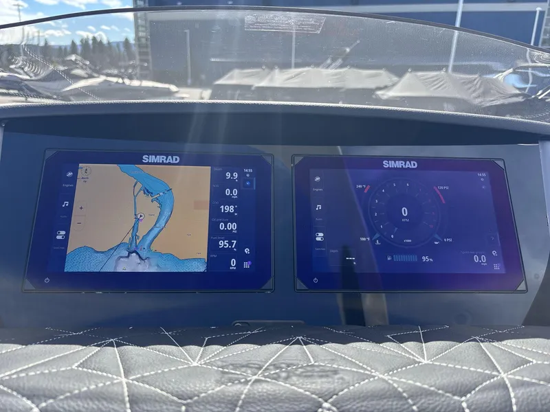 Slide: The Image of Harris Grand Mariner 250 2025 - 13