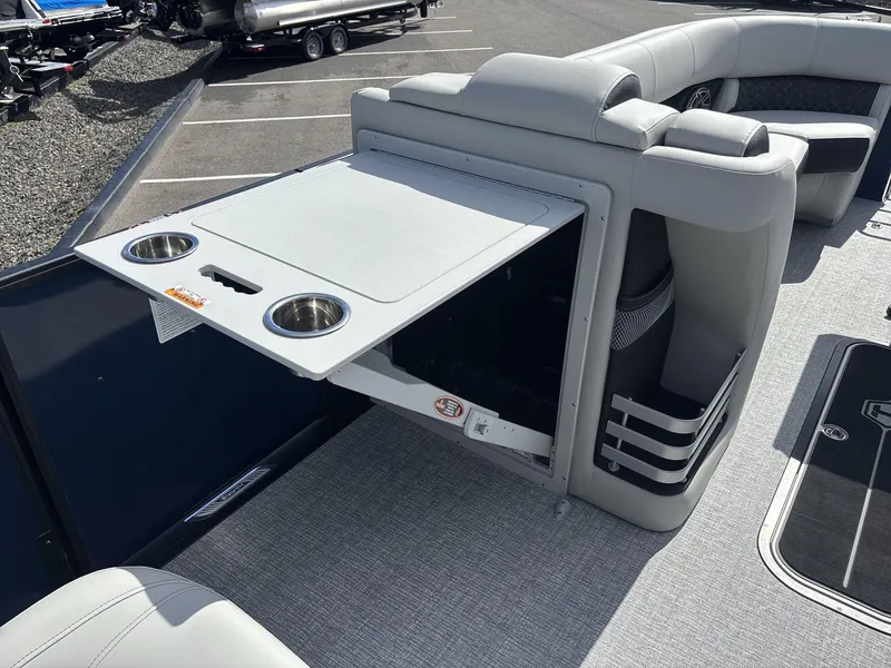 Slide: The Image of Harris Grand Mariner 250 2025 - 18