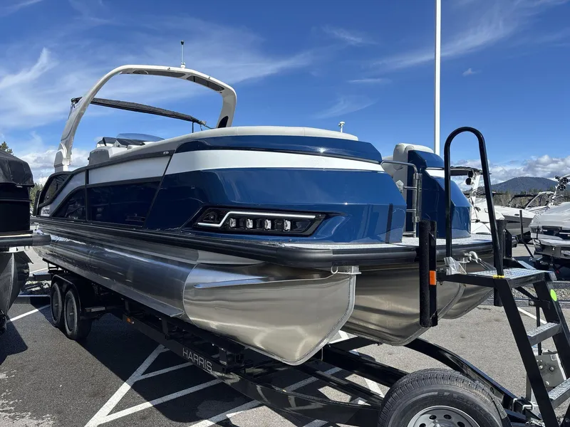 Slide: The Image of Harris Grand Mariner 250 2025 - 3