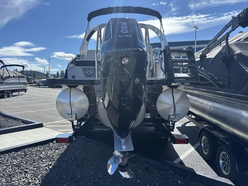 Slide: The Image of Harris Grand Mariner 250 2025 - 5