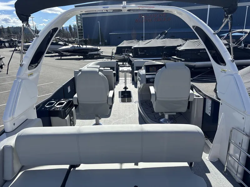 Slide: The Image of Harris Grand Mariner 250 2025 - 6