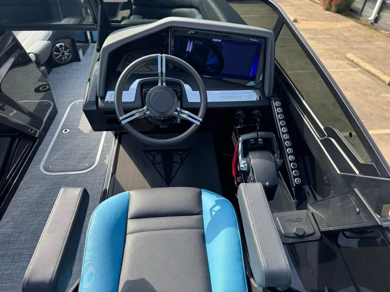 Slide: The Image of Trifecta 25 SPORT RF9 DC ARCH 2025 - 15