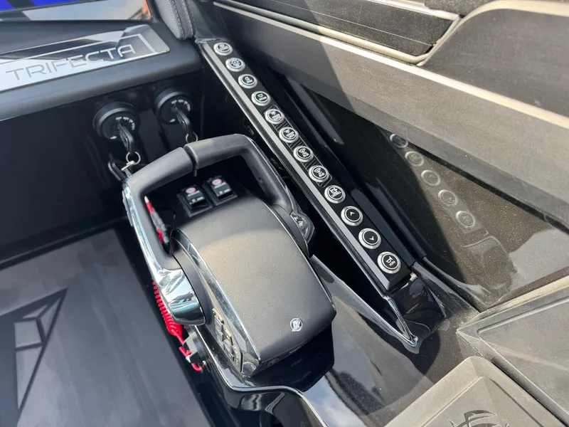 Slide: The Image of Trifecta 25 SPORT RF9 DC ARCH 2025 - 16