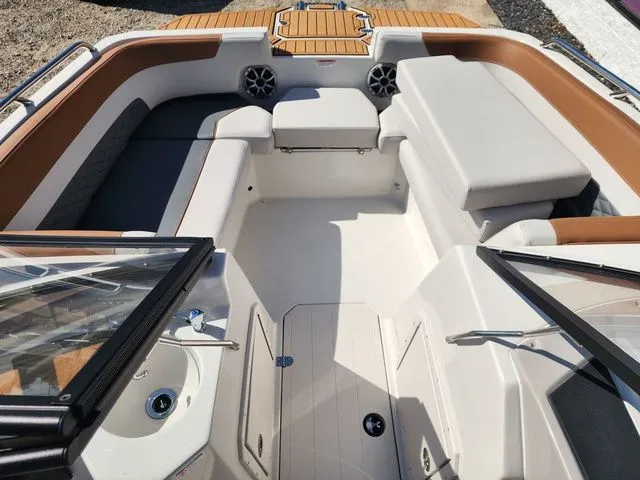 Slide: The Image of Starcraft SVX 210 08 2025 - 9