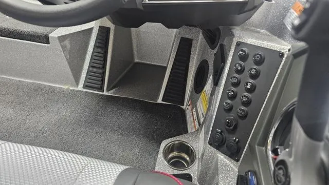 Slide: The Image of Ranger Z518 2024 - 13