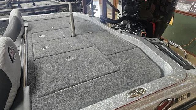 Slide: The Image of Ranger Z518 2024 - 6