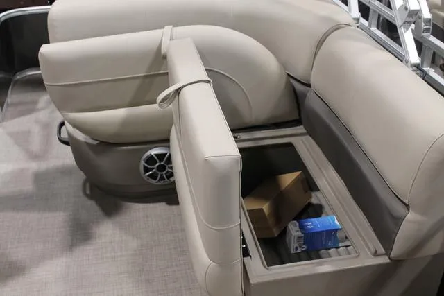 Slide: The Image of Sun Tracker Party Barge 18 DLX 2025 - 6