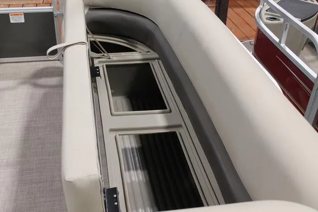 Slide: The Image of Sun Tracker Party Barge 18 DLX 2025 - 7