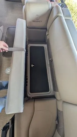 Slide: The Image of Regency 230 LE3 Sport 2025 - 12