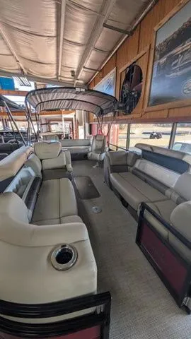 Slide: The Image of Regency 230 LE3 Sport 2025 - 13