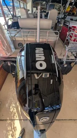 Slide: The Image of Regency 230 LE3 Sport 2025 - 14