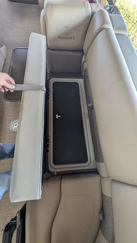 Slide: The Image of Regency 230 LE3 Sport 2025 - 19