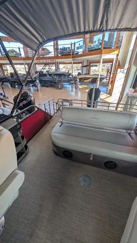 Slide: The Image of Regency 230 LE3 Sport 2025 - 23