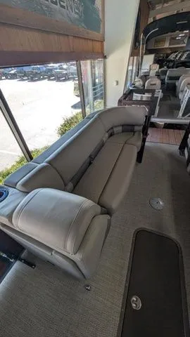 Slide: The Image of Regency 230 LE3 Sport 2025 - 3