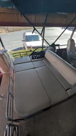 Slide: The Image of Regency 230 LE3 Sport 2025 - 9