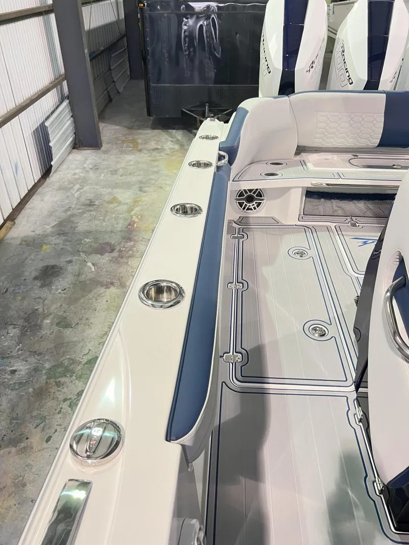 Slide: The Image of Nor-Tech 340 Sport 2025 - 17