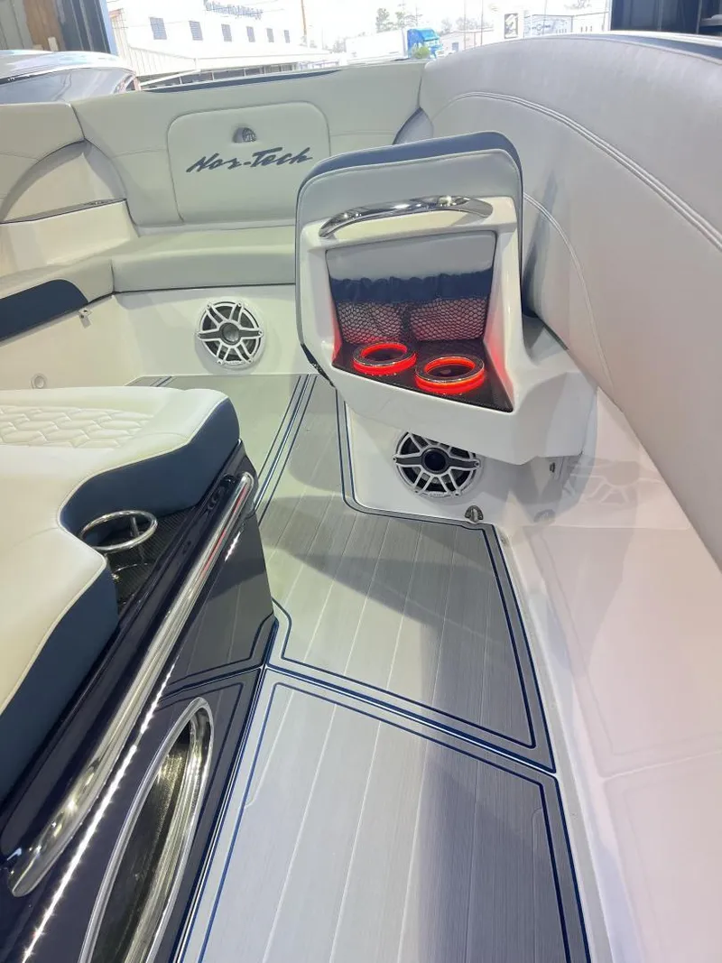 Slide: The Image of Nor-Tech 340 Sport 2025 - 18