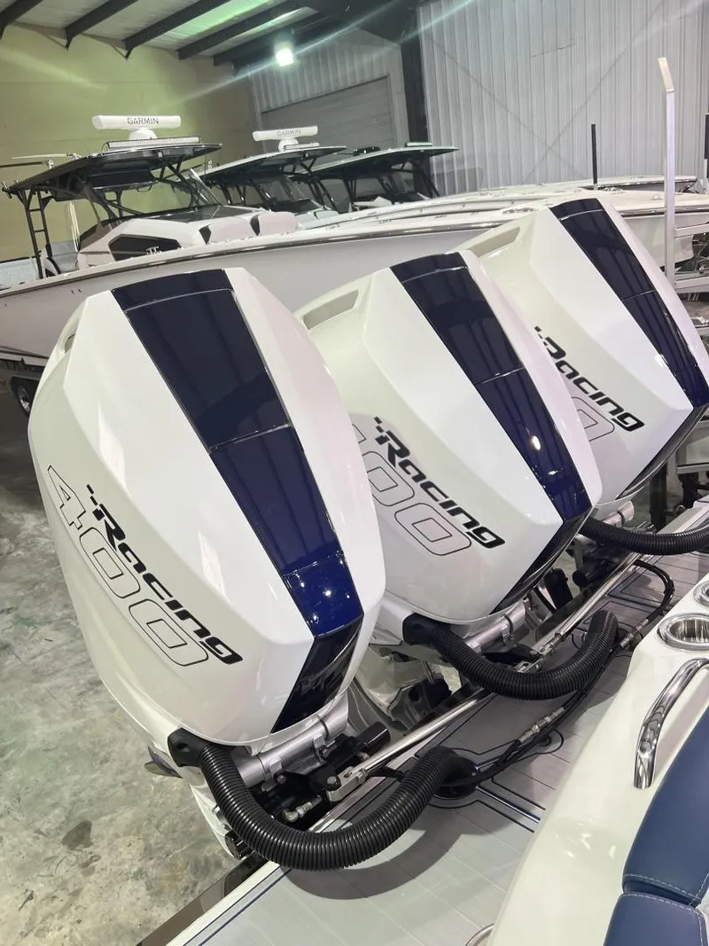 Slide: The Image of Nor-Tech 340 Sport 2025 - 31