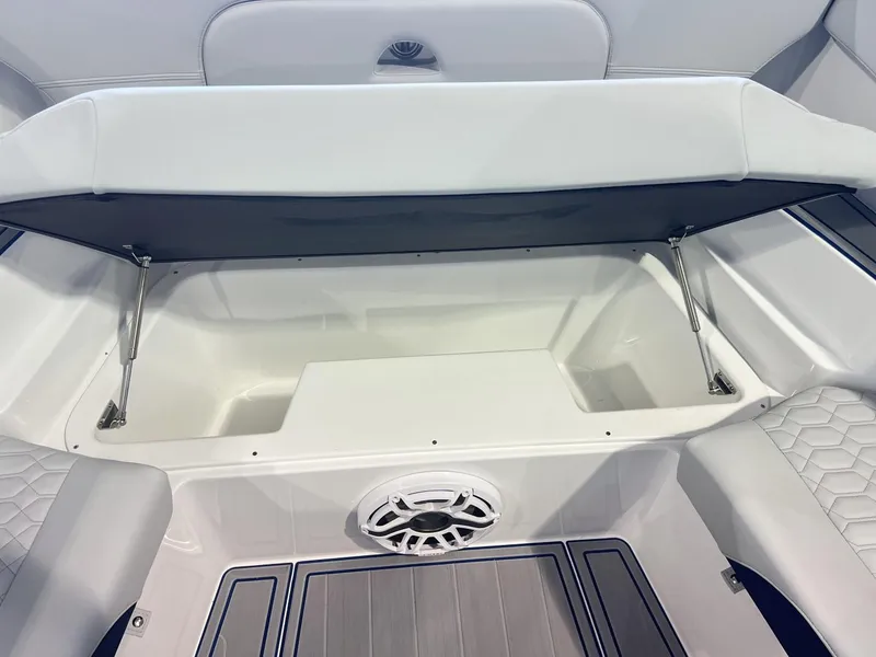 Slide: The Image of Nor-Tech 340 Sport 2025 - 5