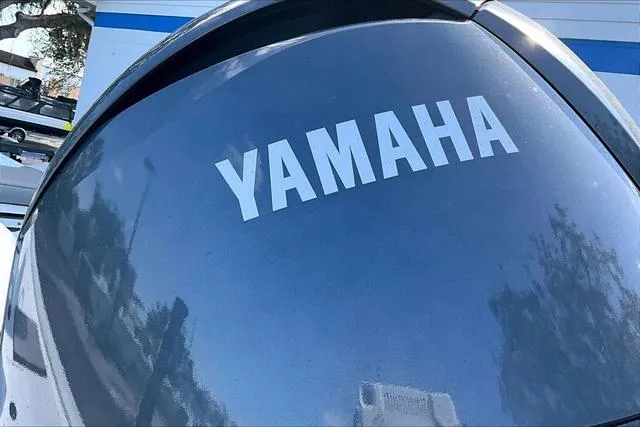 Slide: The Image of Yamaha engine on 2025 Xpress Boats H210 BAY, reflecting outdoor scenery. - 19