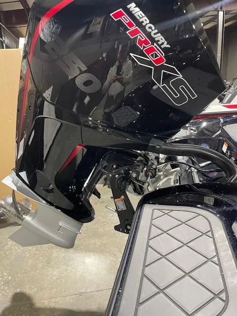 Slide: The Image of 2025 Caymas CX 20 with Mercury Pro XS engine, detailed view. - 3