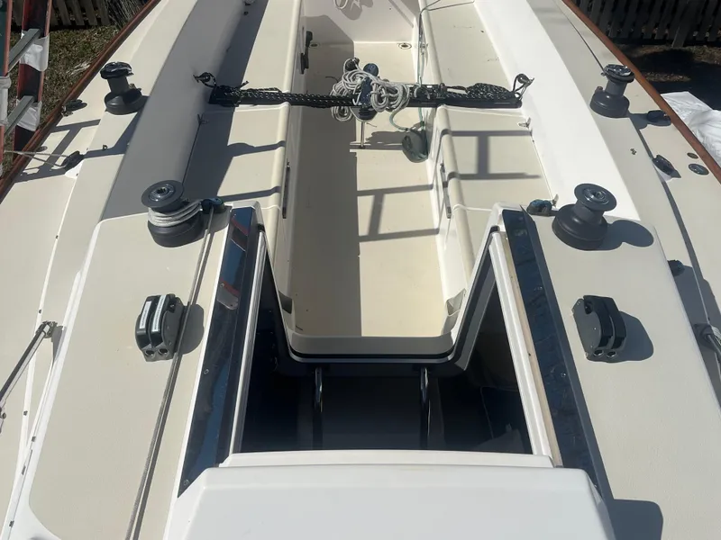 Slide: The Image of 2005 J Boats J/100 sailboat deck with winches and rigging. - 18