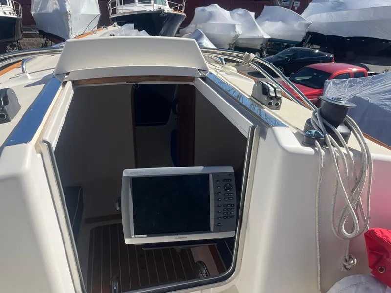 Slide: The Image of 2005 J Boats J/100 sailboat cockpit with navigation equipment and ropes. - 32