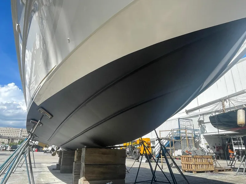 Slide: The Image of 1999 Sea Ray 400 Sundancer yacht on dry dock, showcasing hull and support structures. - 27