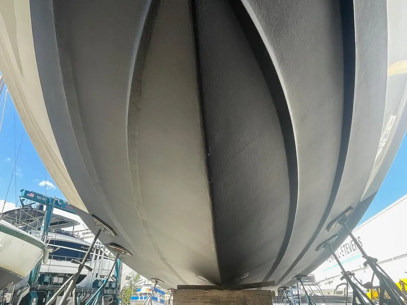 Slide: The Image of Underside view of a 1999 Sea Ray 400 Sundancer yacht in dry dock. - 28