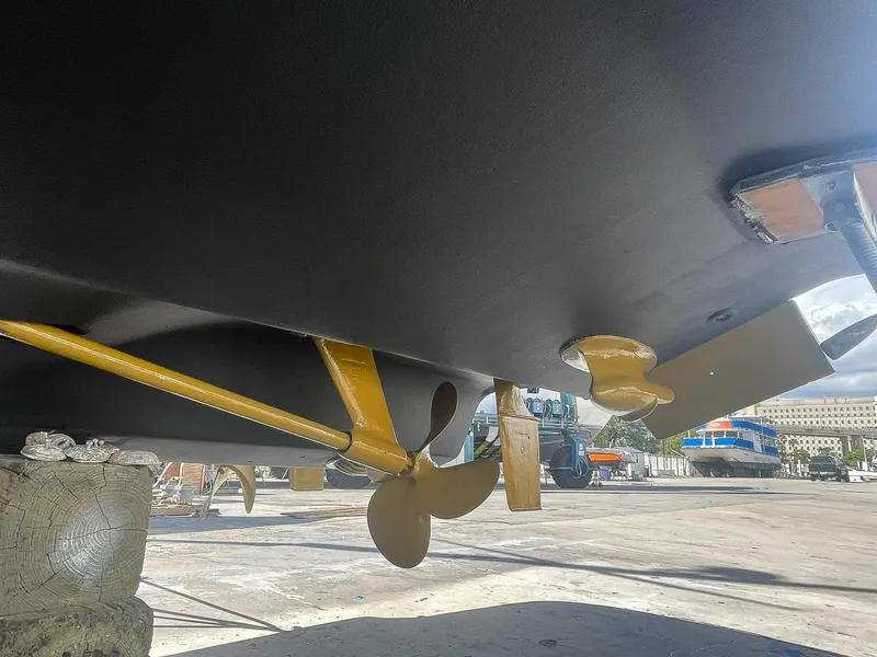Slide: The Image of Underside view of a 1999 Sea Ray 400 Sundancer boat with visible propeller and rudder. - 30