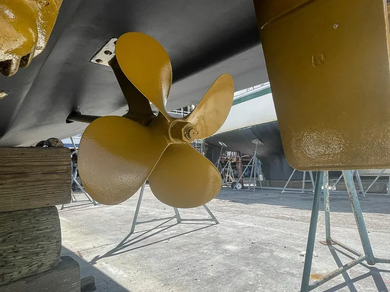 Slide: The Image of Propeller of a 1999 Sea Ray 400 Sundancer yacht on dry dock. - 32