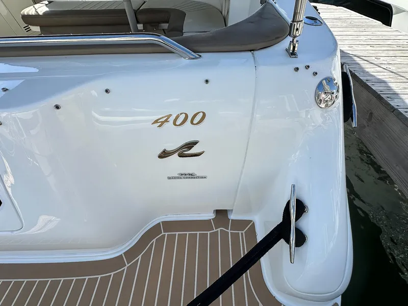 Slide: The Image of 1999 Sea Ray 400 Sundancer yacht stern view at dock. - 9