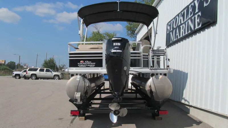 Slide: The Image of 2023 Sun Tracker SportFish 22 DLX pontoon boat at Stokley's Marine dealership. - 3