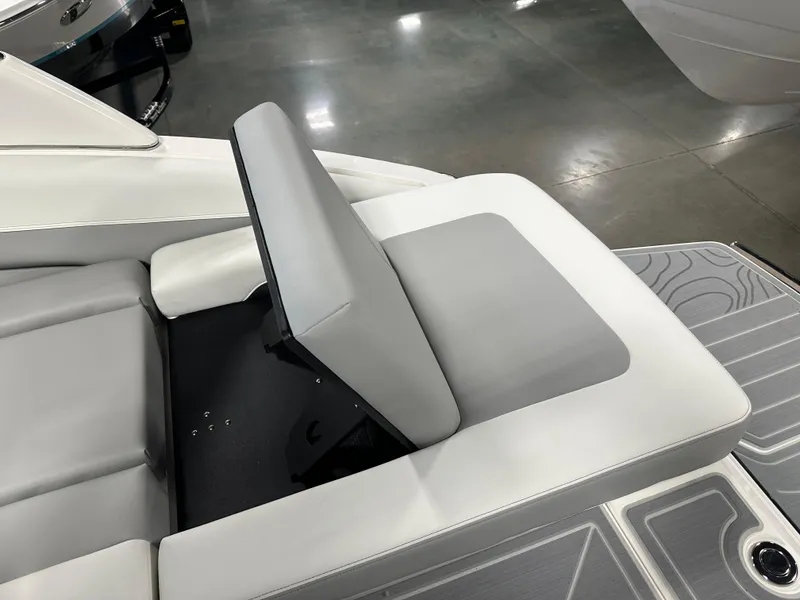 Slide: The Image of 2025 Regal LS6 boat interior with adjustable seating and modern design. - 8