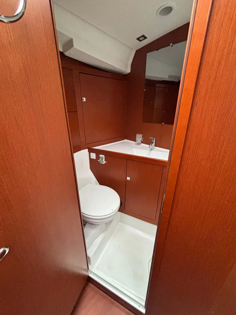 Slide: The Image of Beneteau Oceanis 45 2018 - 104