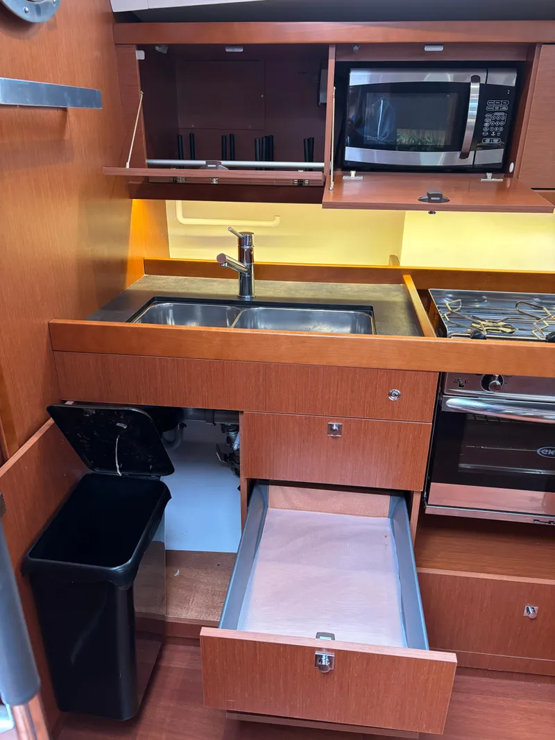 Slide: The Image of Beneteau Oceanis 45 2018 - 88