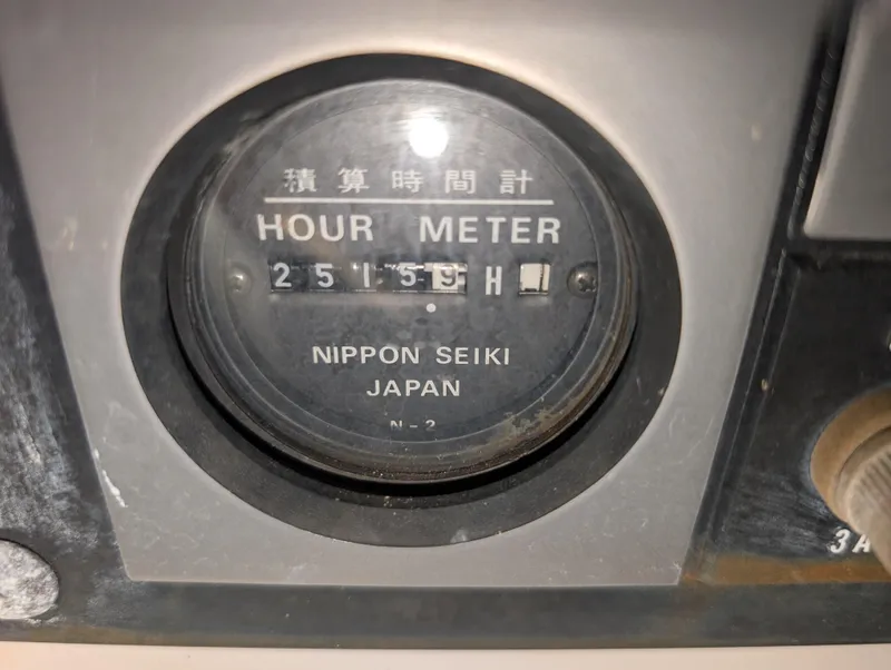 Slide: The Image of Hour meter on 2001 J Boats J/46, showing 2515 hours, by Nippon Seiki, Japan. - 44