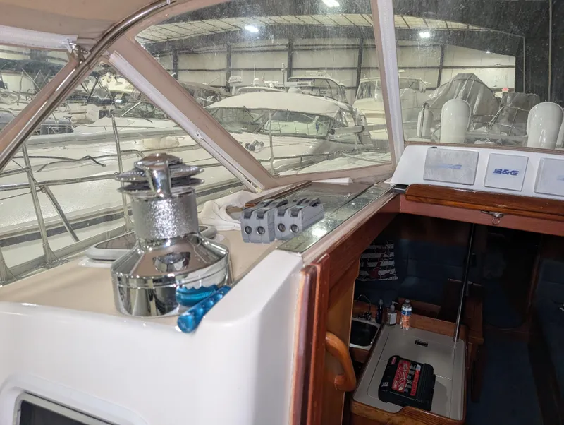 Slide: The Image of Interior view of 2001 J Boats J/46 sailboat in a storage facility. - 49