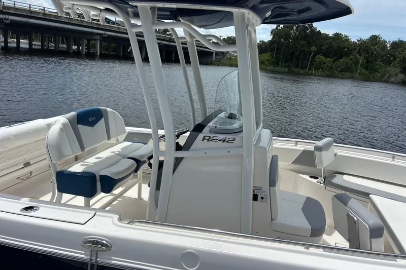 Slide: The Image of Robalo R242 Center Console 2022 - 5