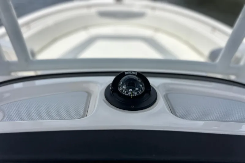 Slide: The Image of Robalo R242 Center Console 2022 - 15