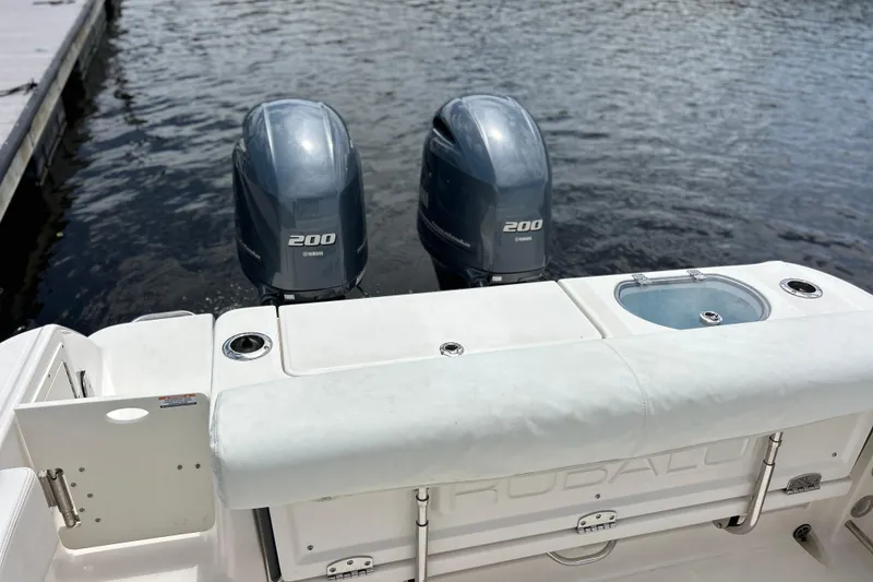 Slide: The Image of Robalo R242 Center Console 2022 - 7