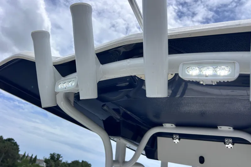 Slide: The Image of Robalo R242 Center Console 2022 - 18