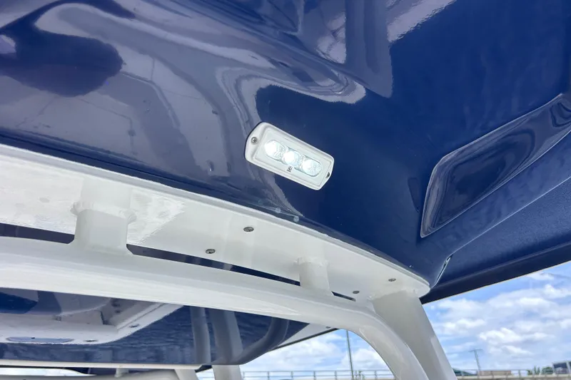 Slide: The Image of Robalo R242 Center Console 2022 - 19