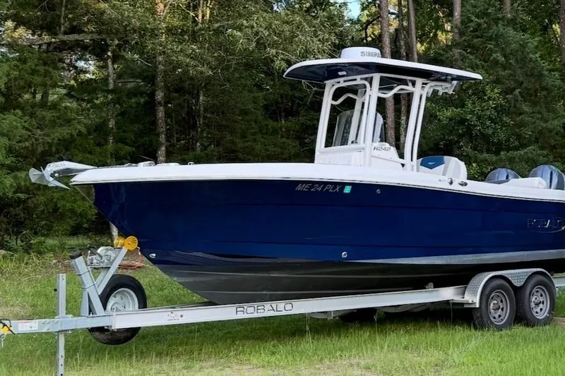 Slide: The Image of Robalo R242 Center Console 2022 - 1