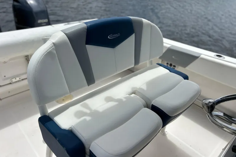 Slide: The Image of Robalo R242 Center Console 2022 - 8