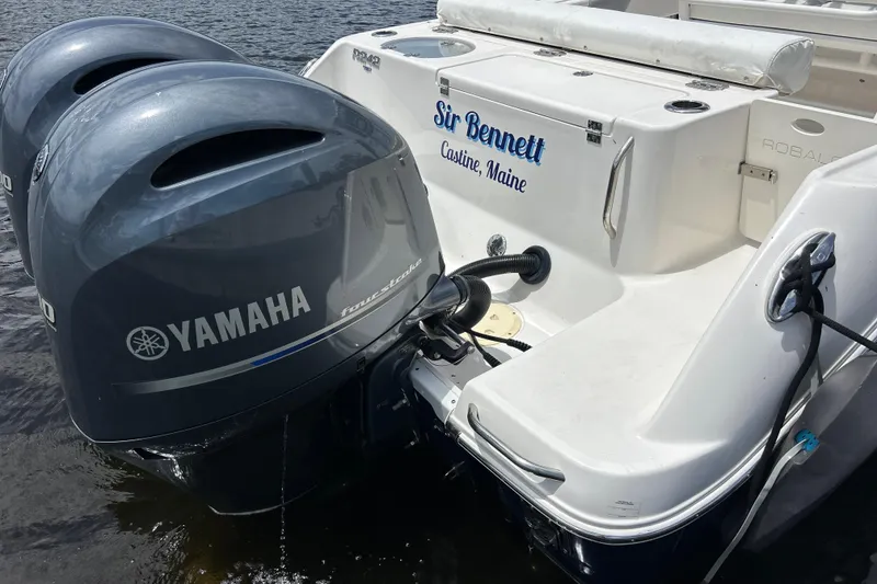 Slide: The Image of Robalo R242 Center Console 2022 - 12