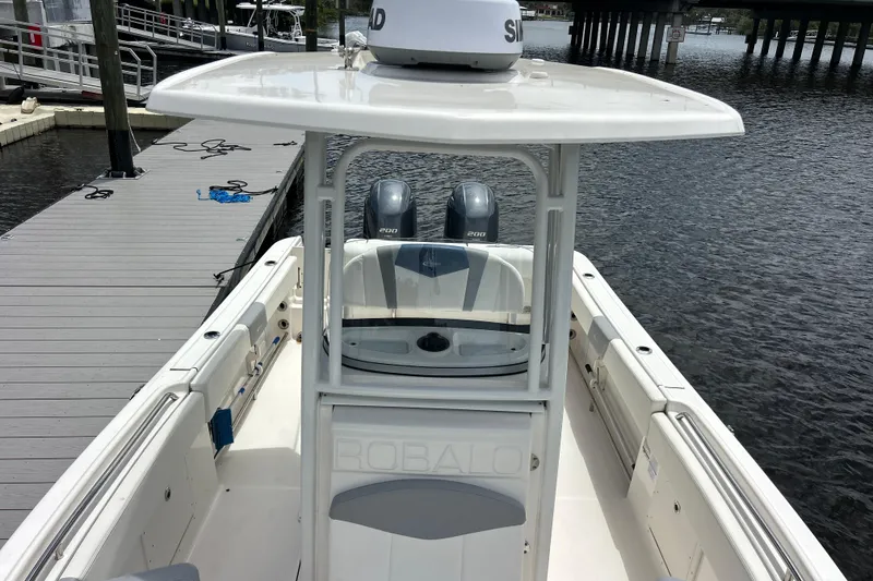 Slide: The Image of Robalo R242 Center Console 2022 - 13