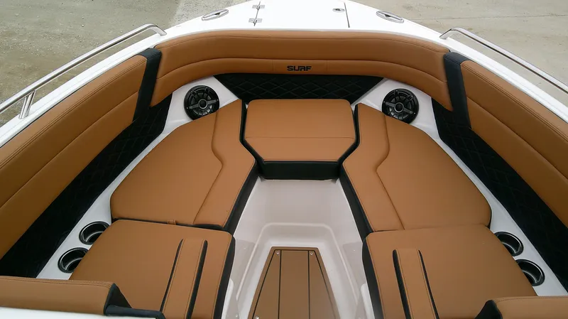 Slide: The Image of Chaparral 26 Surf 2025 - 14