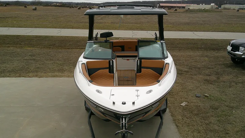 Slide: The Image of Chaparral 26 Surf 2025 - 3